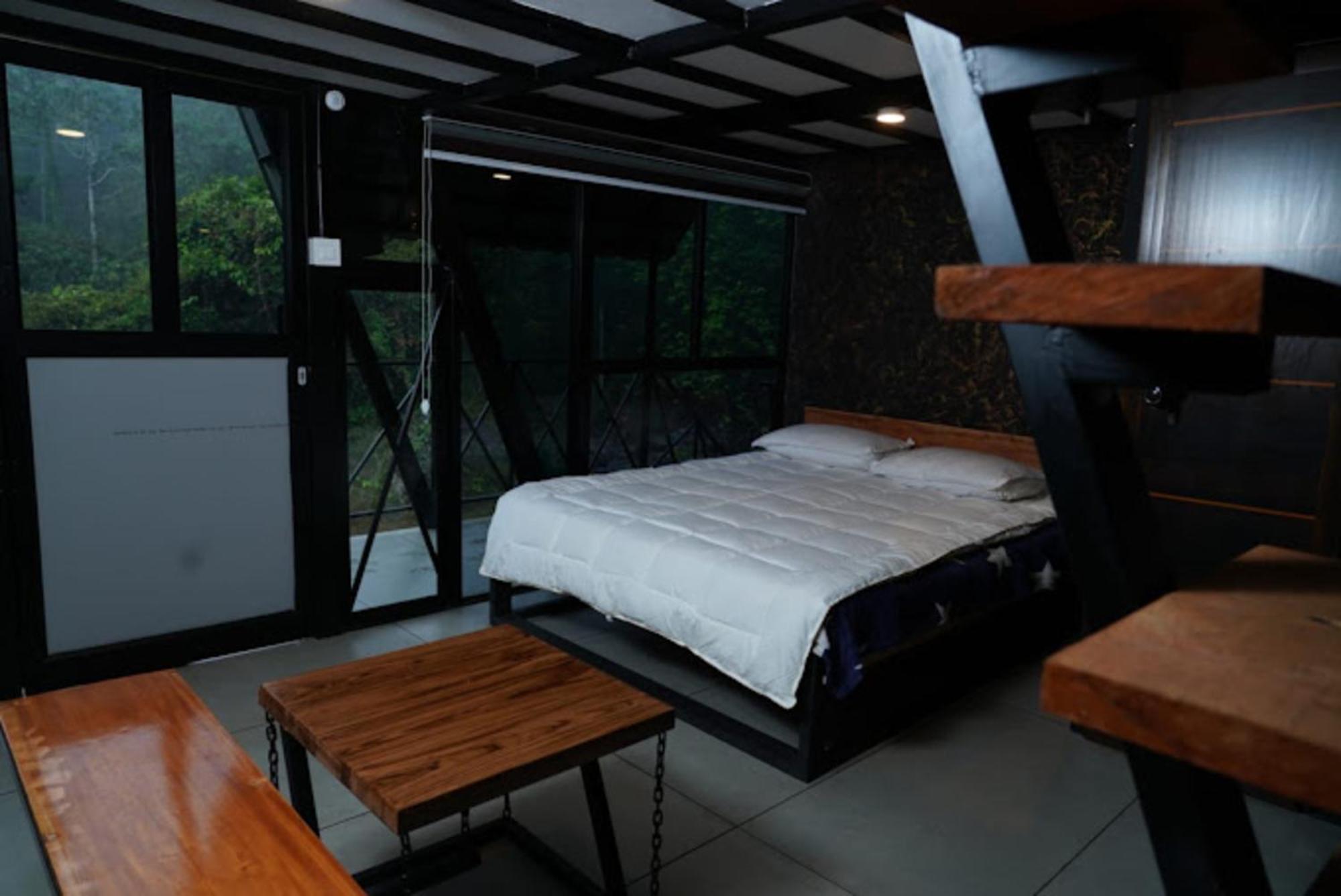 Wetlands Wayanad Pool Resort With Natural Waterfalls Padinjarathara Luaran gambar