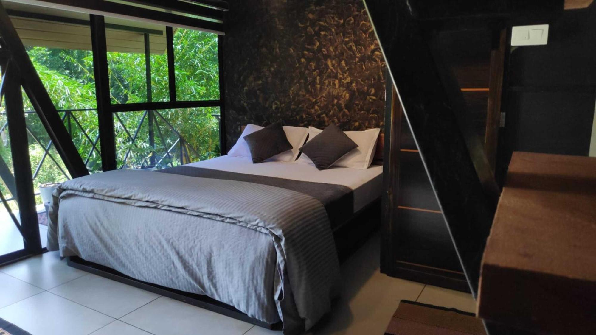 Wetlands Wayanad Pool Resort With Natural Waterfalls Padinjarathara Luaran gambar