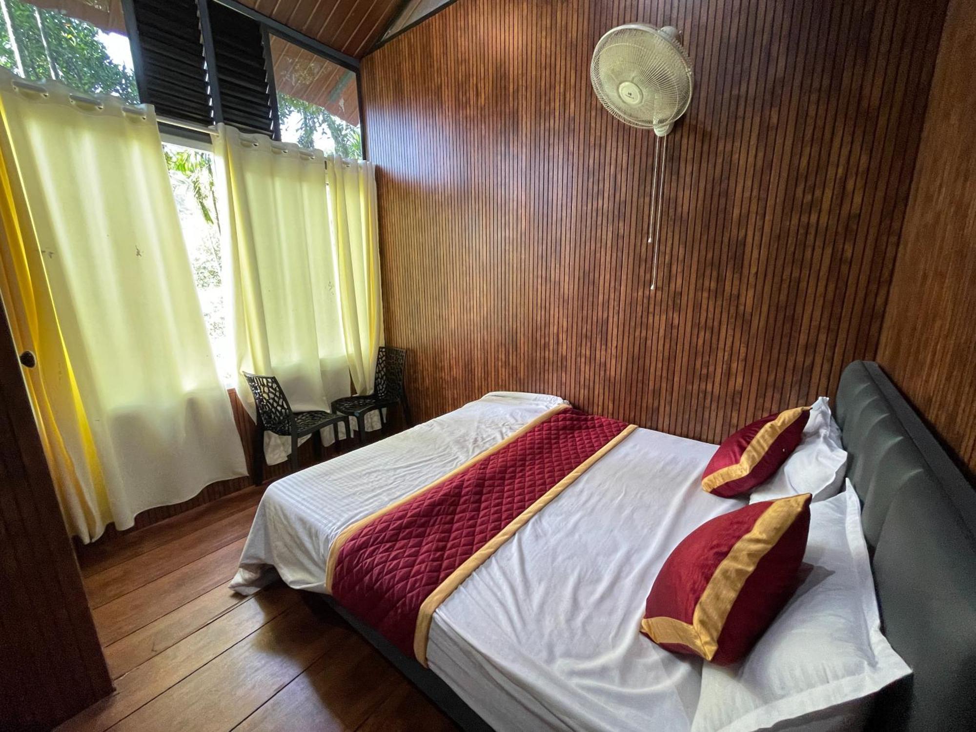 Wetlands Wayanad Pool Resort With Natural Waterfalls Padinjarathara Luaran gambar